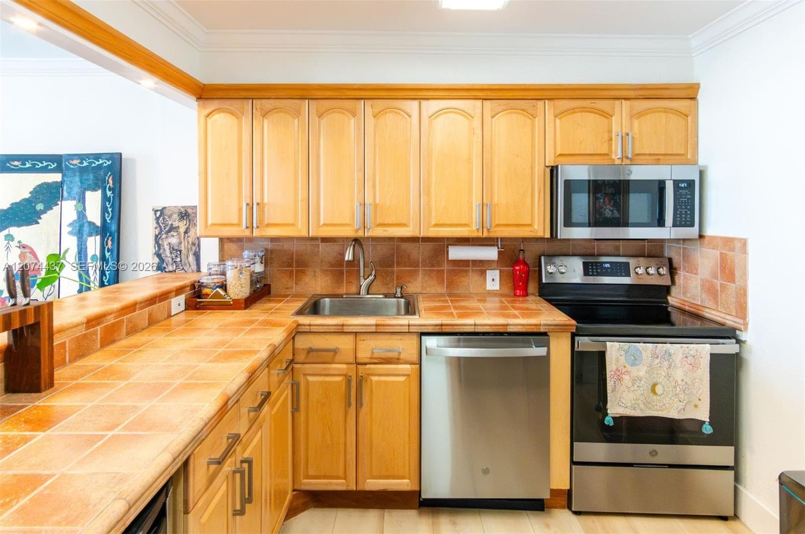 ARLEN BEACH CONDO · #605 in Miami Beach - Photo 5