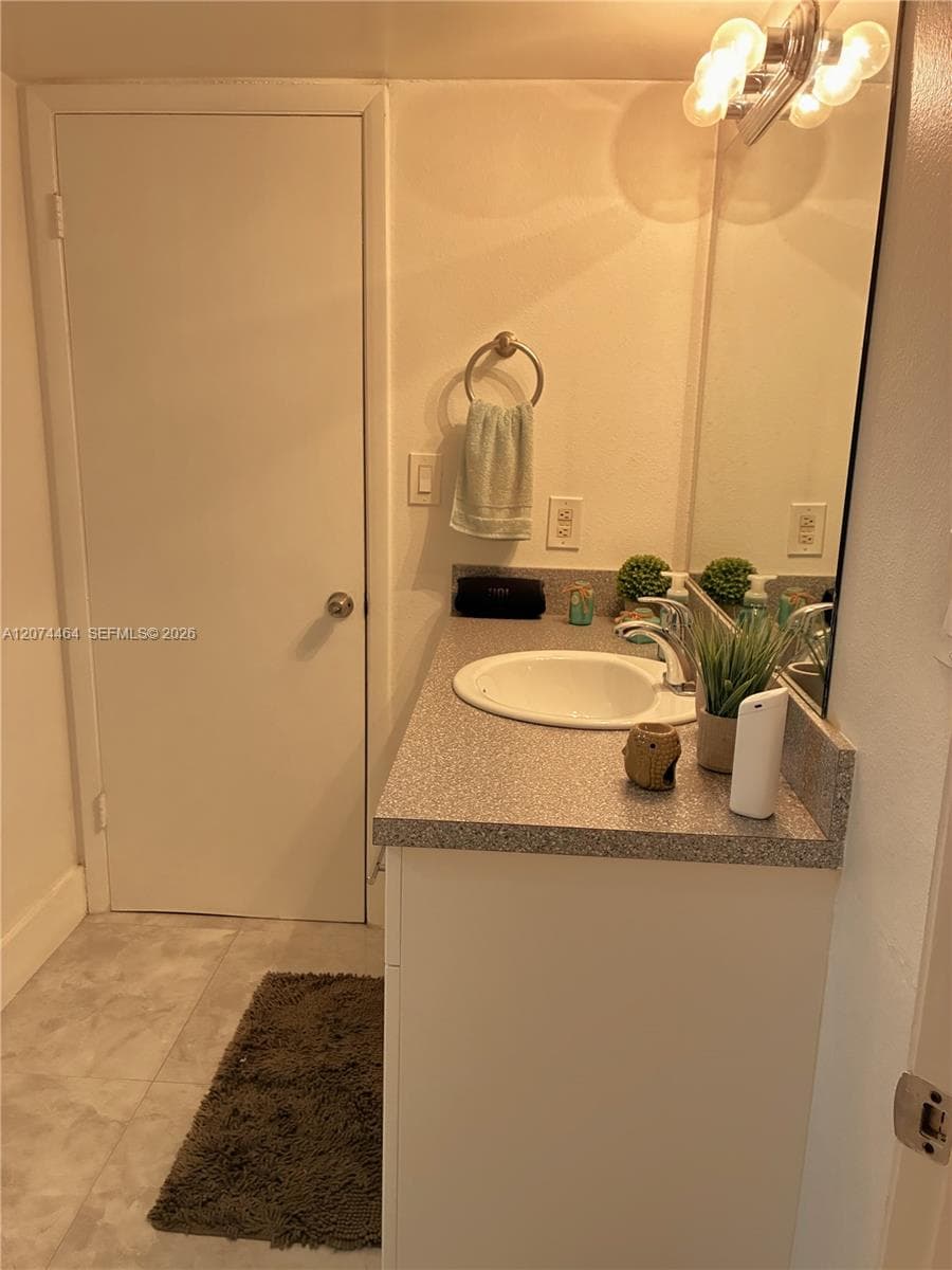 BISCAYNE BEACH CLUB CONDO · #518 in Miami - Photo 13