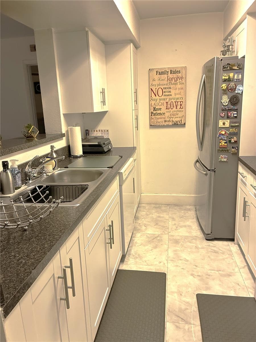 BISCAYNE BEACH CLUB CONDO · #518 in Miami - Photo 3