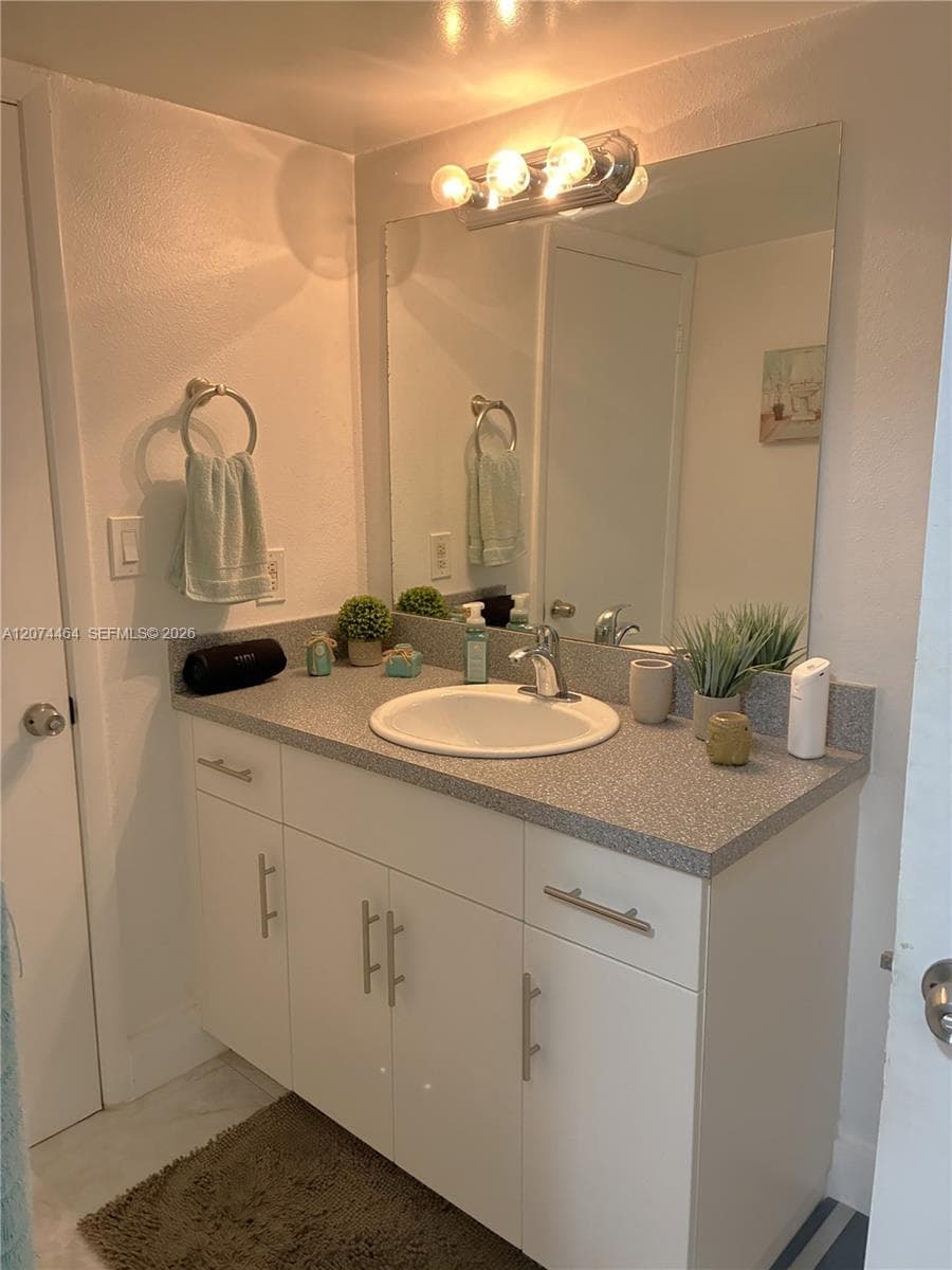 BISCAYNE BEACH CLUB CONDO · #518 in Miami - Photo 9