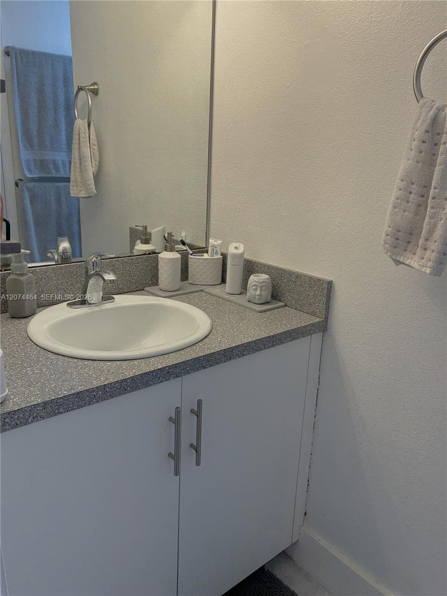 BISCAYNE BEACH CLUB CONDO · #518 in Miami - Photo 10