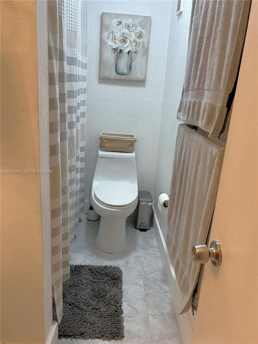 BISCAYNE BEACH CLUB CONDO · #518 in Miami - Photo 8