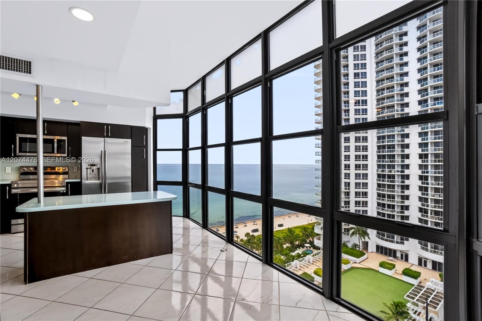 MAR DEL PLATA CONDO · #1702 in Miami Beach - Photo 1