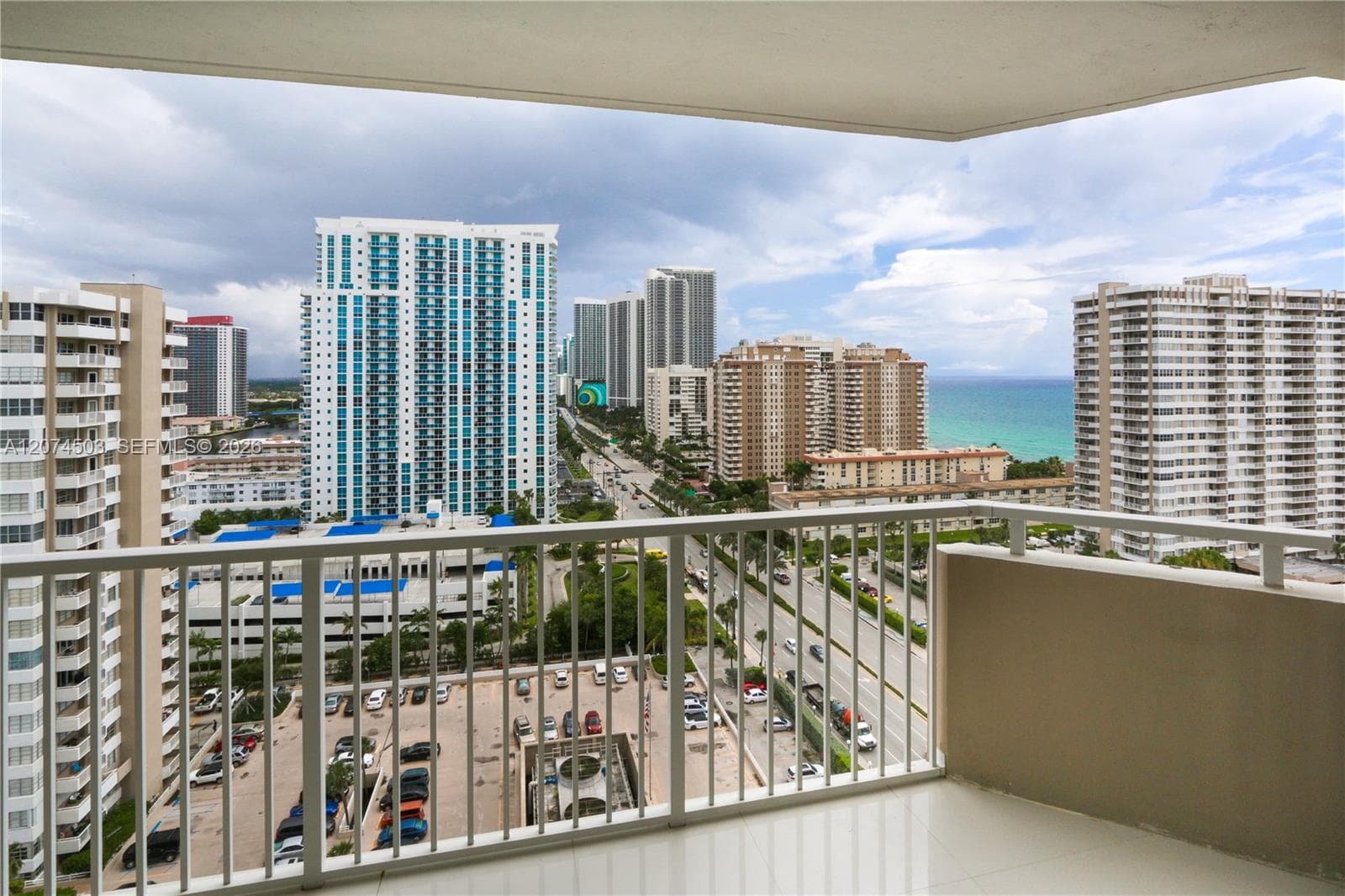 HEMISPHERES CONDO · #17K in Hallandale Beach - Photo 2