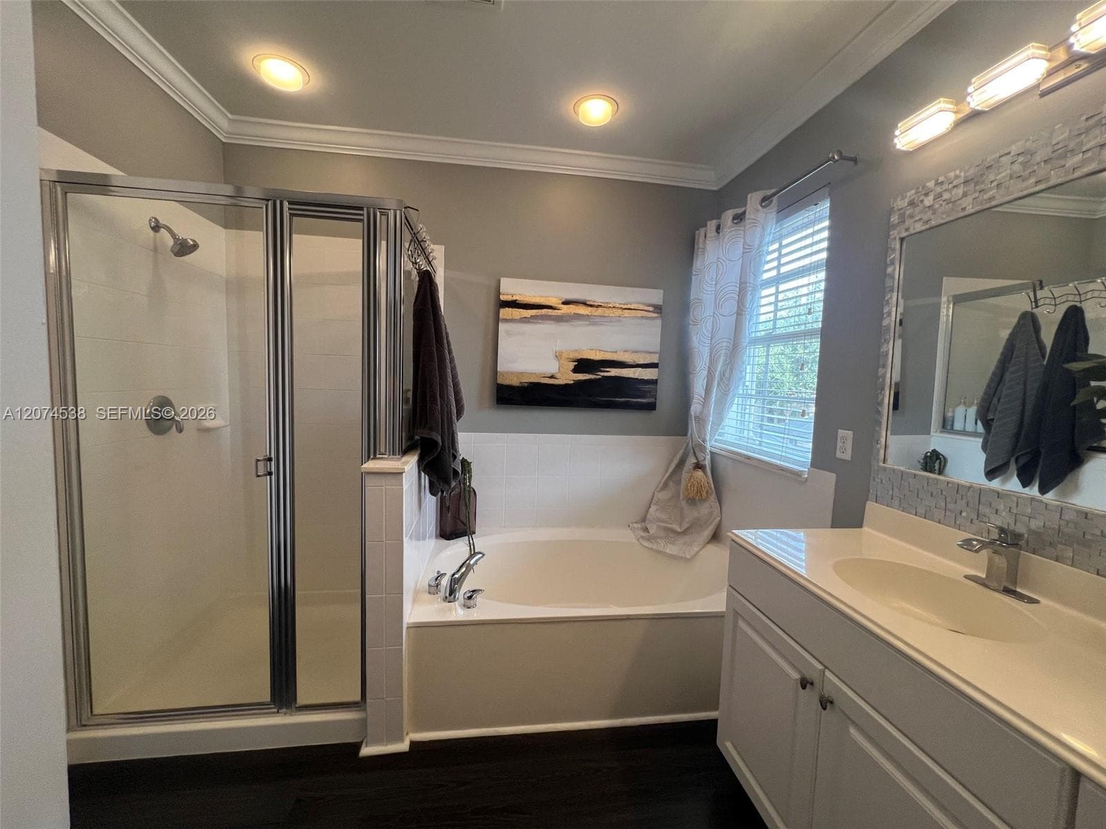 MASTER BEDROOM BATHROOM