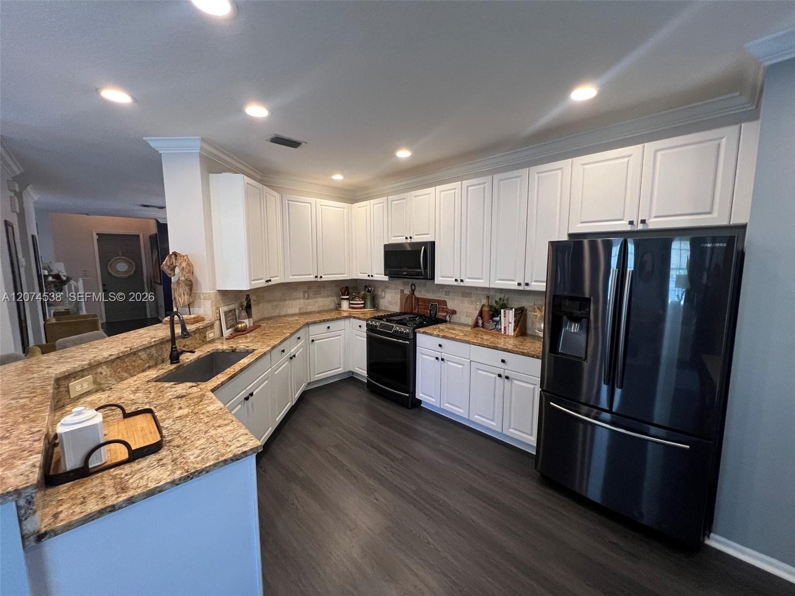 KITCHEN AREA
