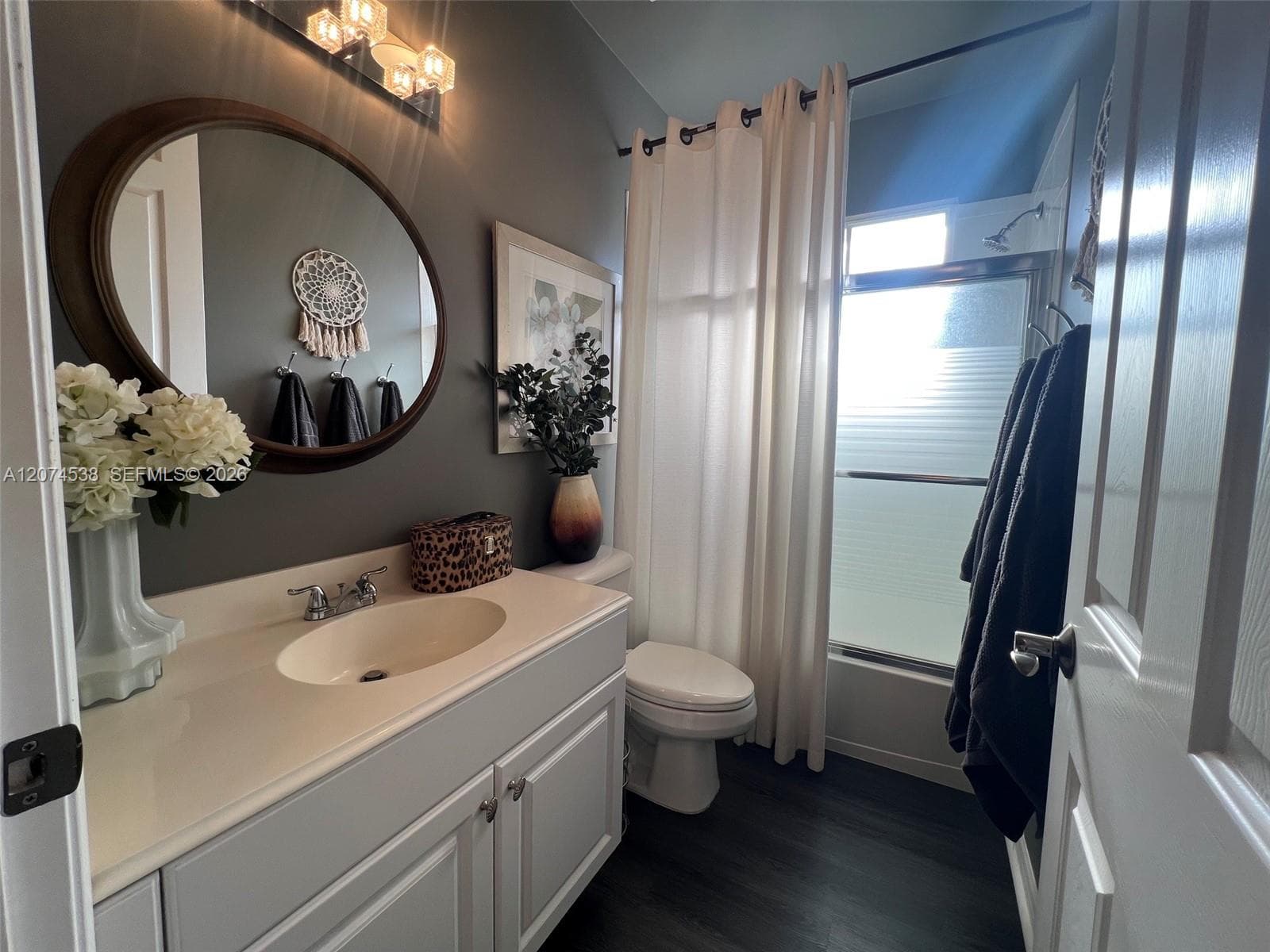 2ND BEDROOM BATHROOM