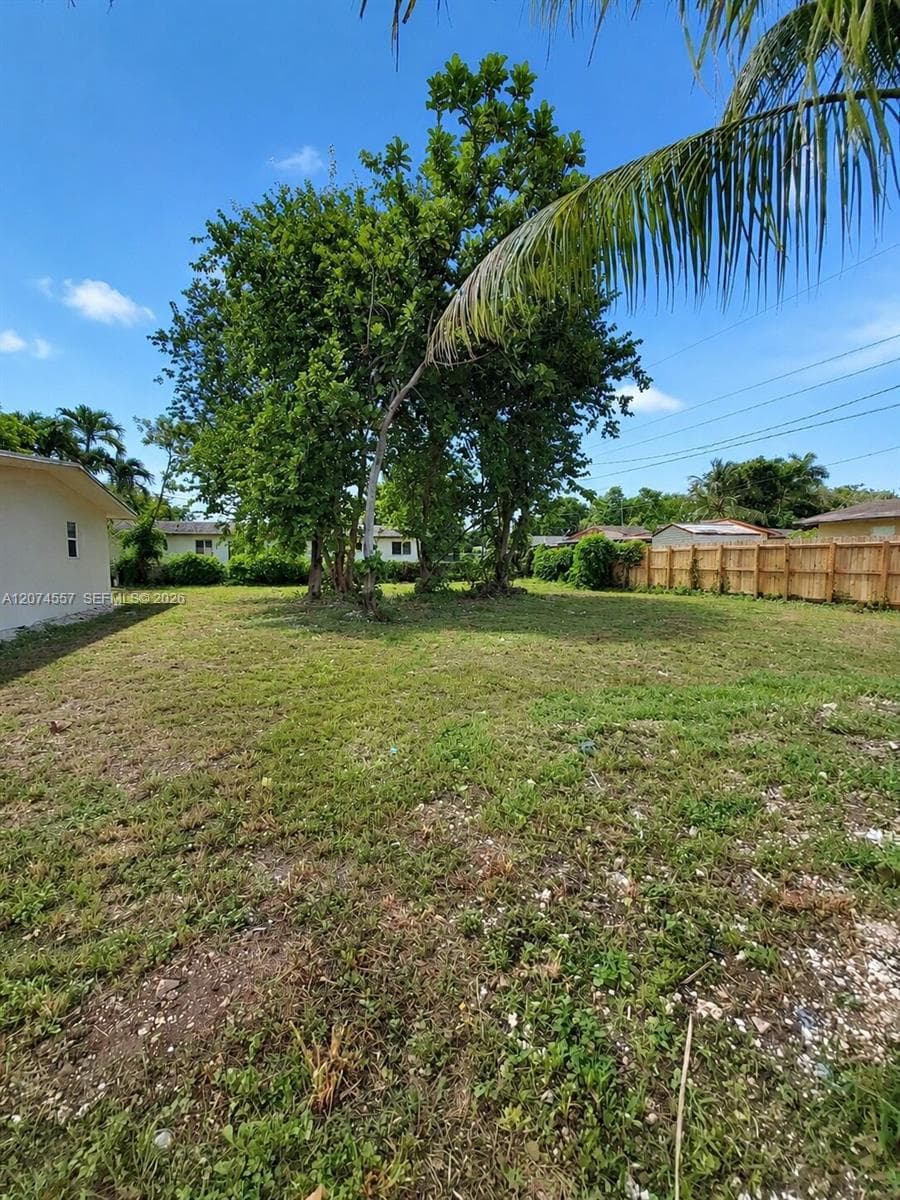 980 NW 13th St photo 25