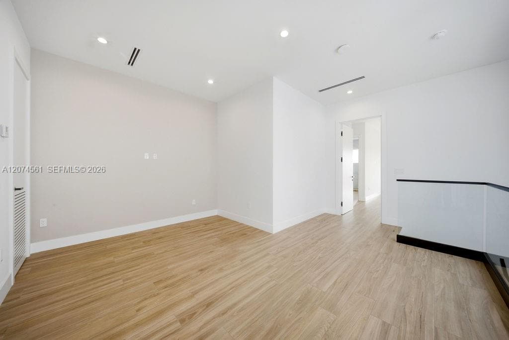 1334 NE 16 Ter photo 46
