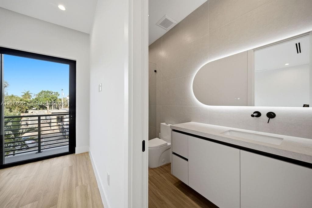 1334 NE 16 Ter photo 54
