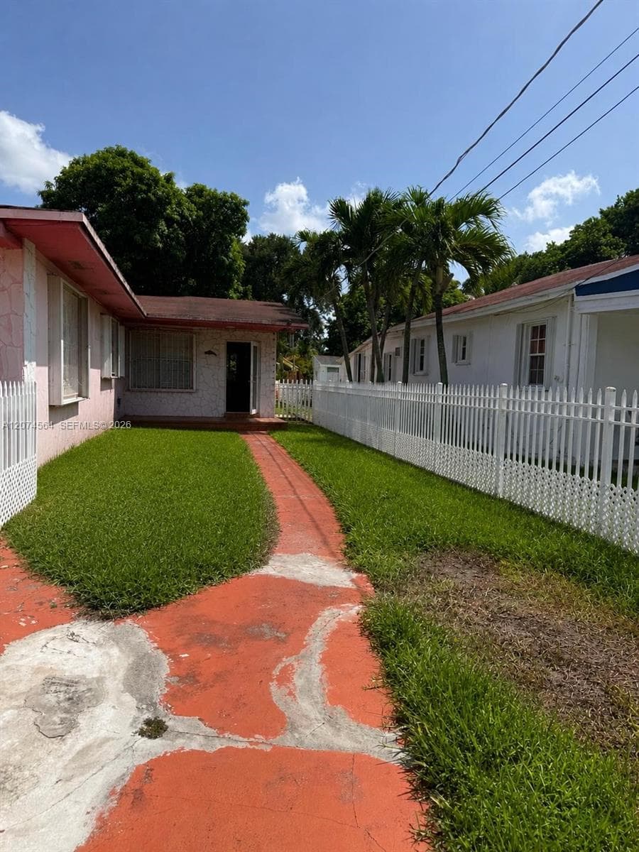 3010 NW 32nd St photo 6