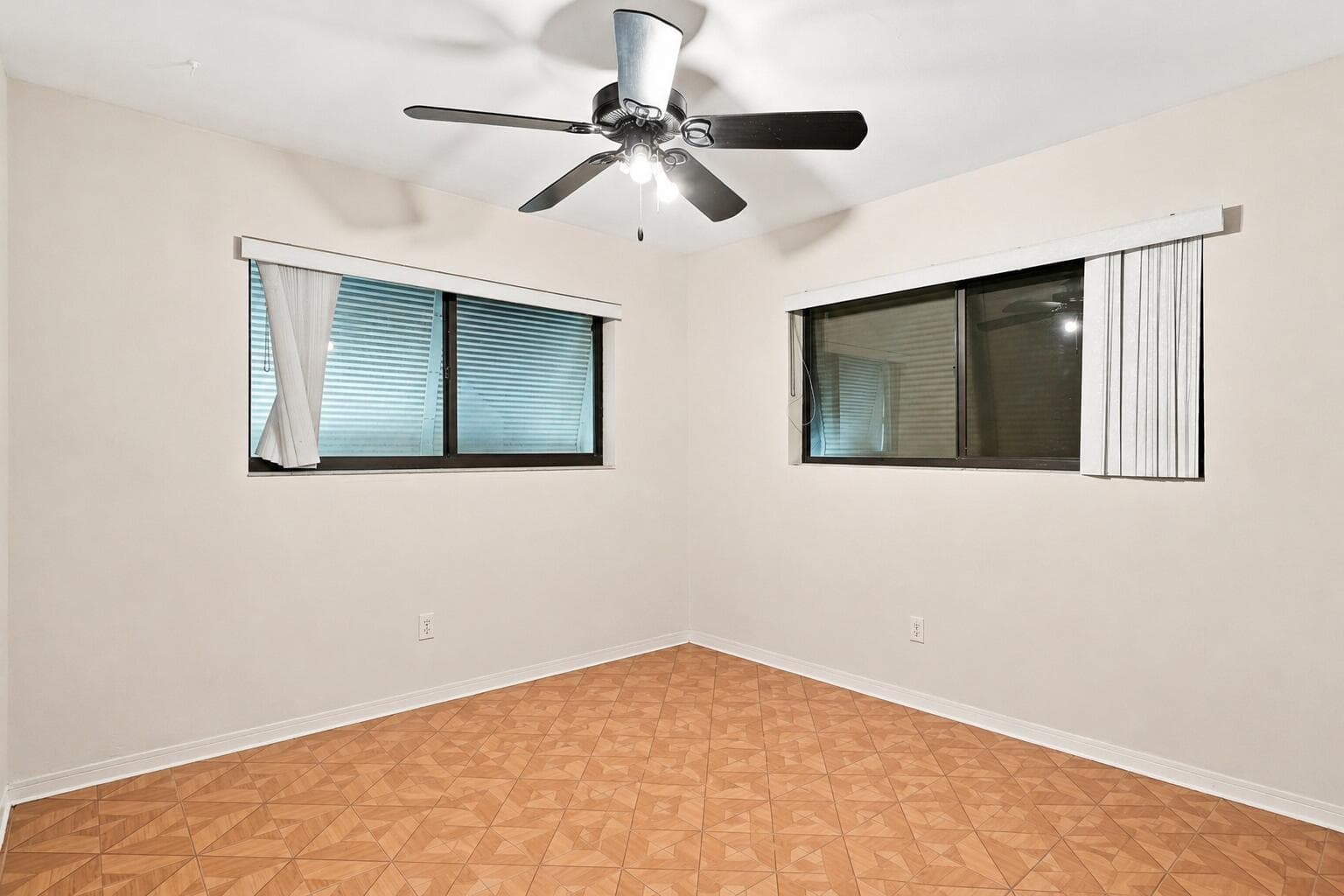 EMPTY BEDROOM 2 (1)