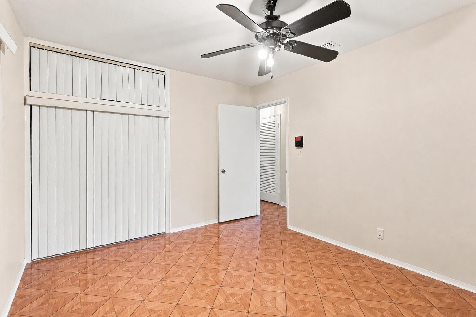 EMPTY BEDROOM 2.2 (1)