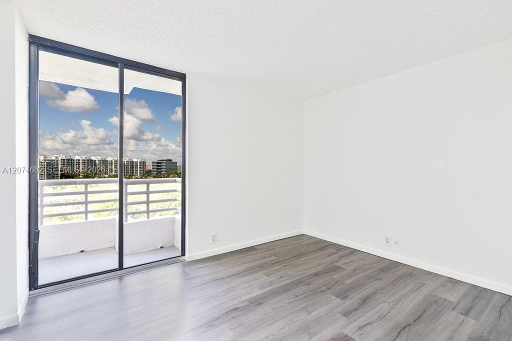 PARC CENTRAL AVENTURA SOU · #502 in Aventura - Photo 8