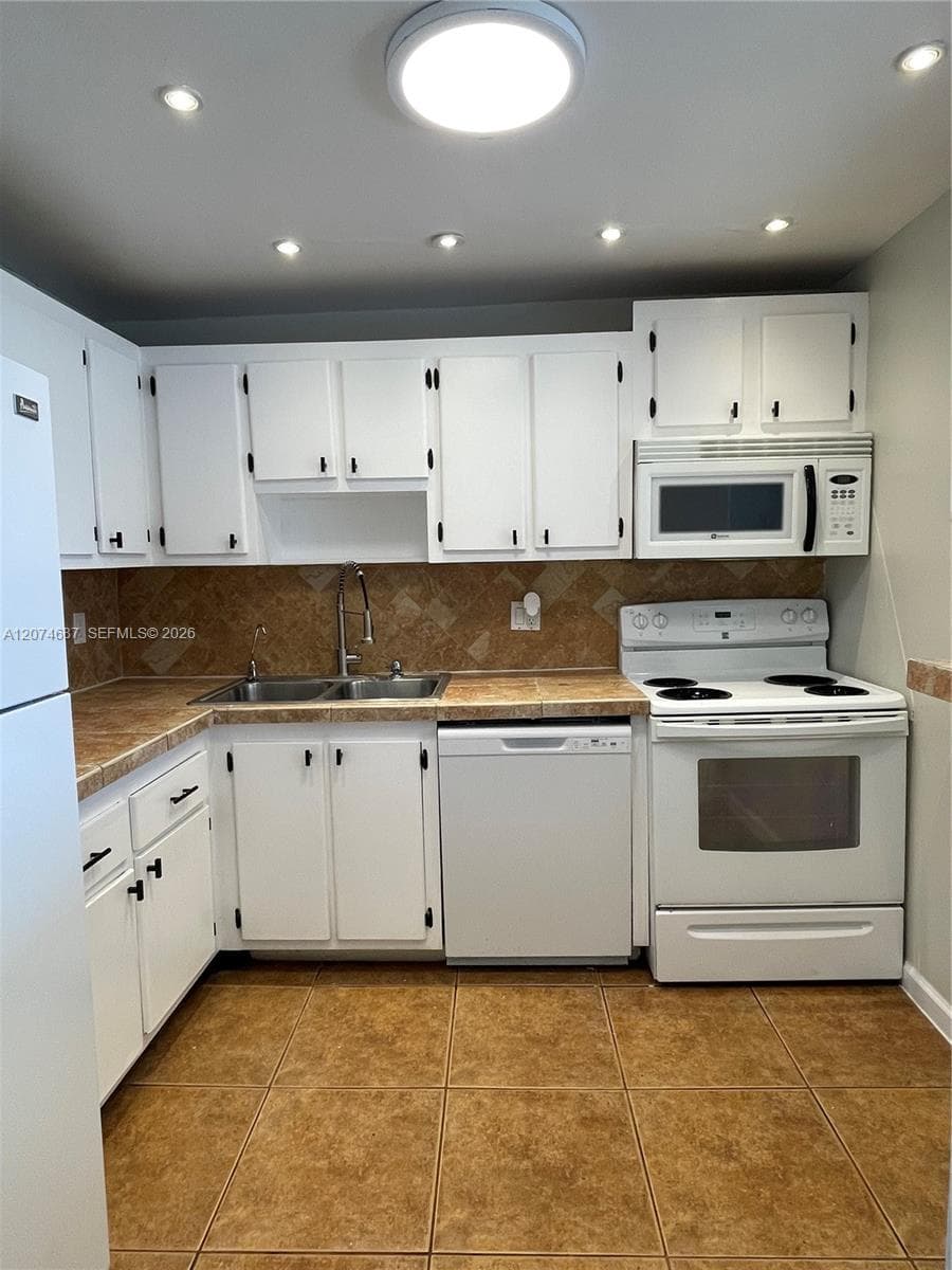 WOODSIDE APTS CONDO · #B621 in North Miami Beach - Photo 23