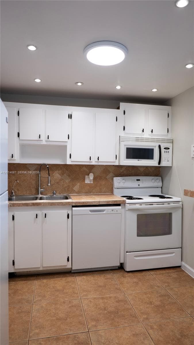 WOODSIDE APTS CONDO · #B621 in North Miami Beach - Photo 43