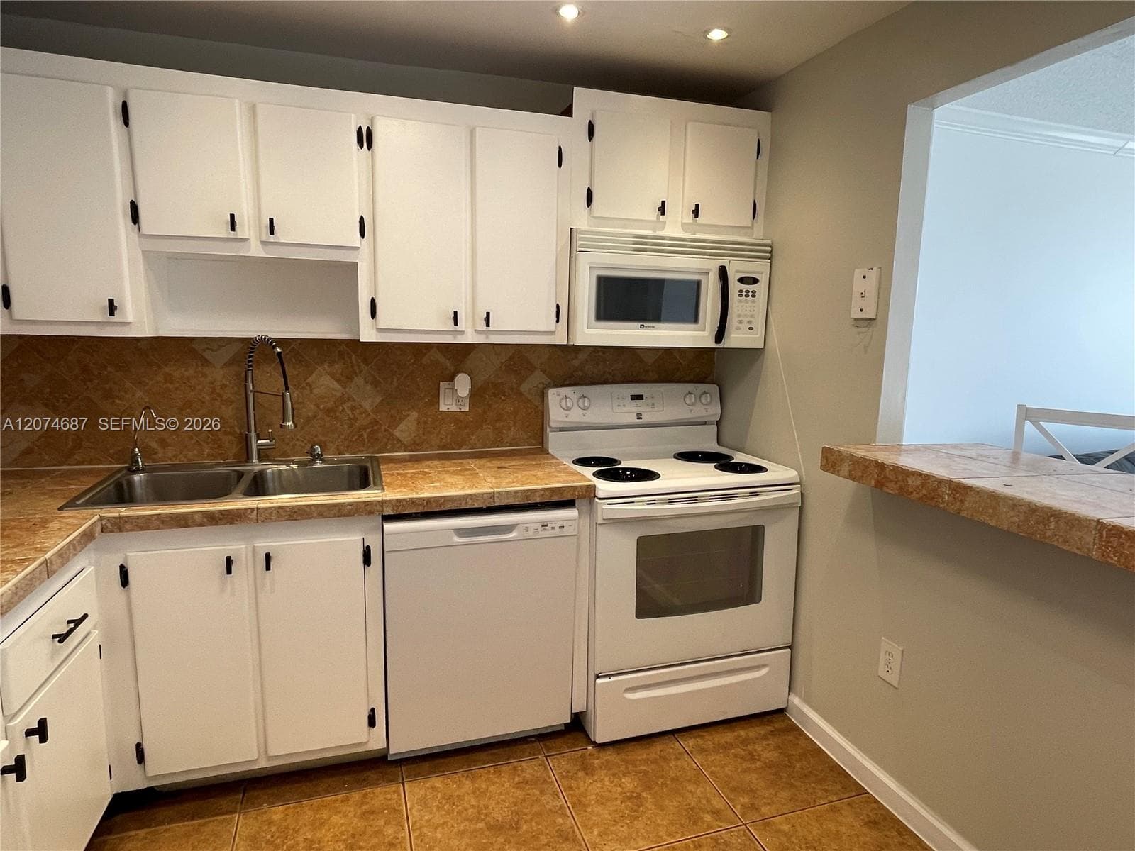 WOODSIDE APTS CONDO · #B621 in North Miami Beach - Photo 22