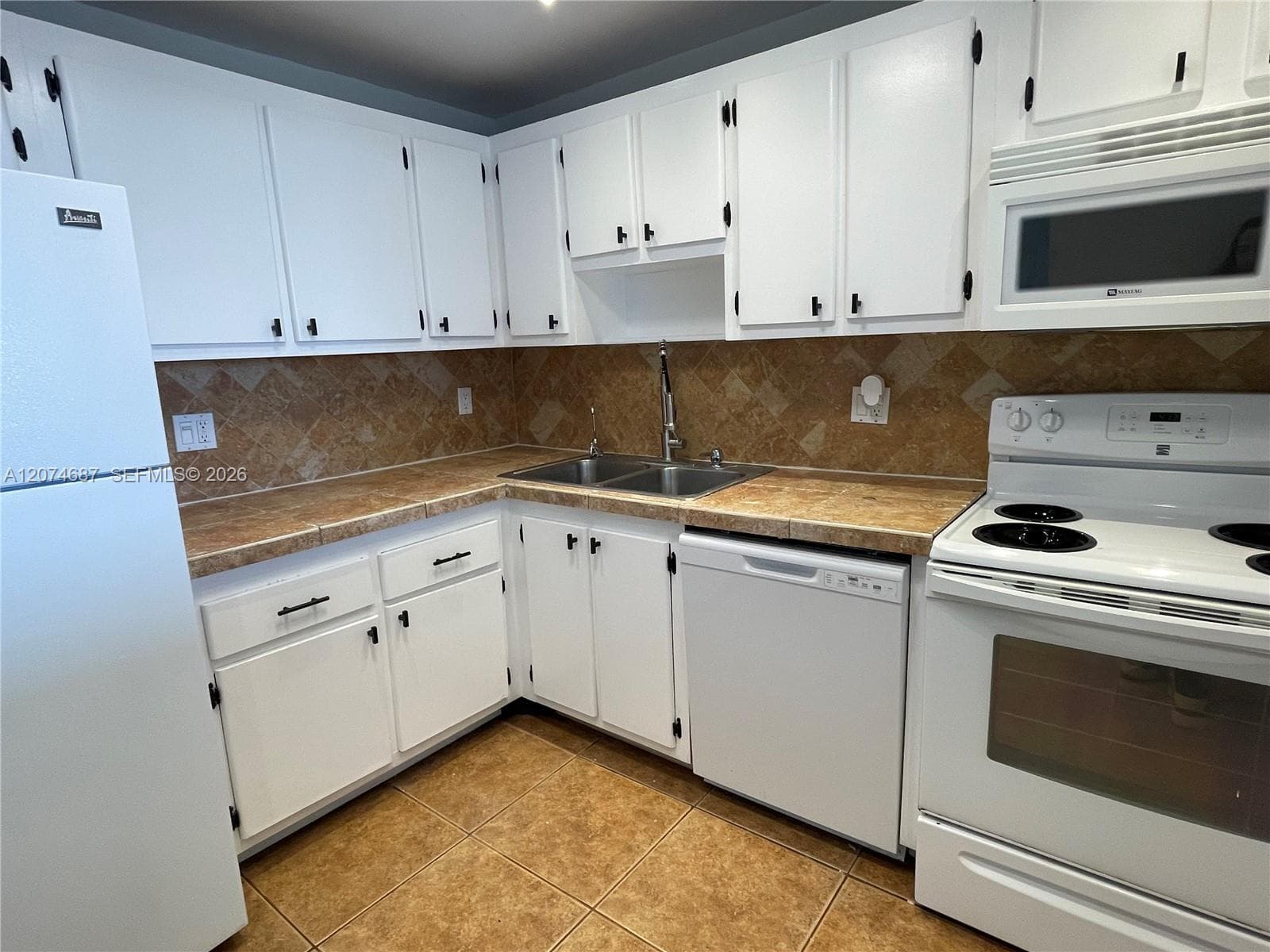 WOODSIDE APTS CONDO · #B621 in North Miami Beach - Photo 24