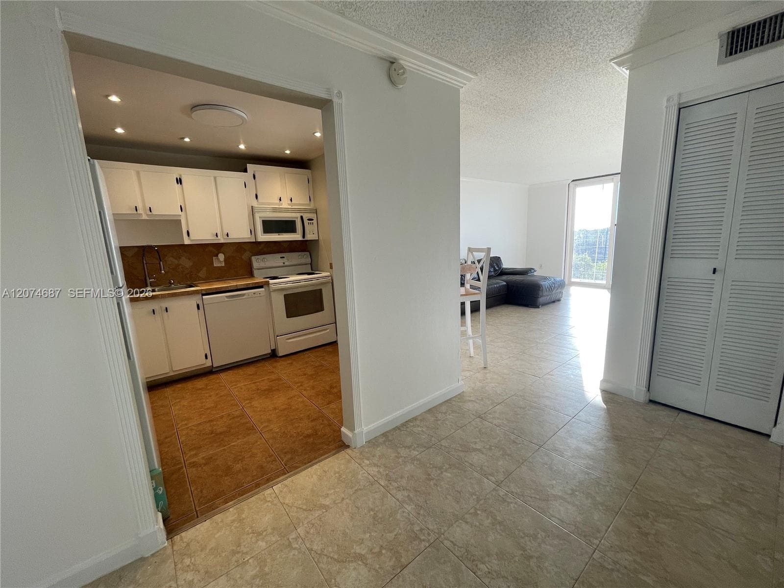 WOODSIDE APTS CONDO · #B621 in North Miami Beach - Photo 10