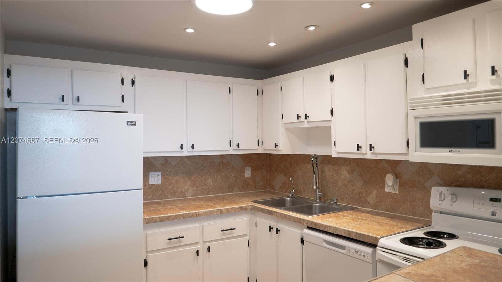 WOODSIDE APTS CONDO · #B621 in North Miami Beach - Photo 41
