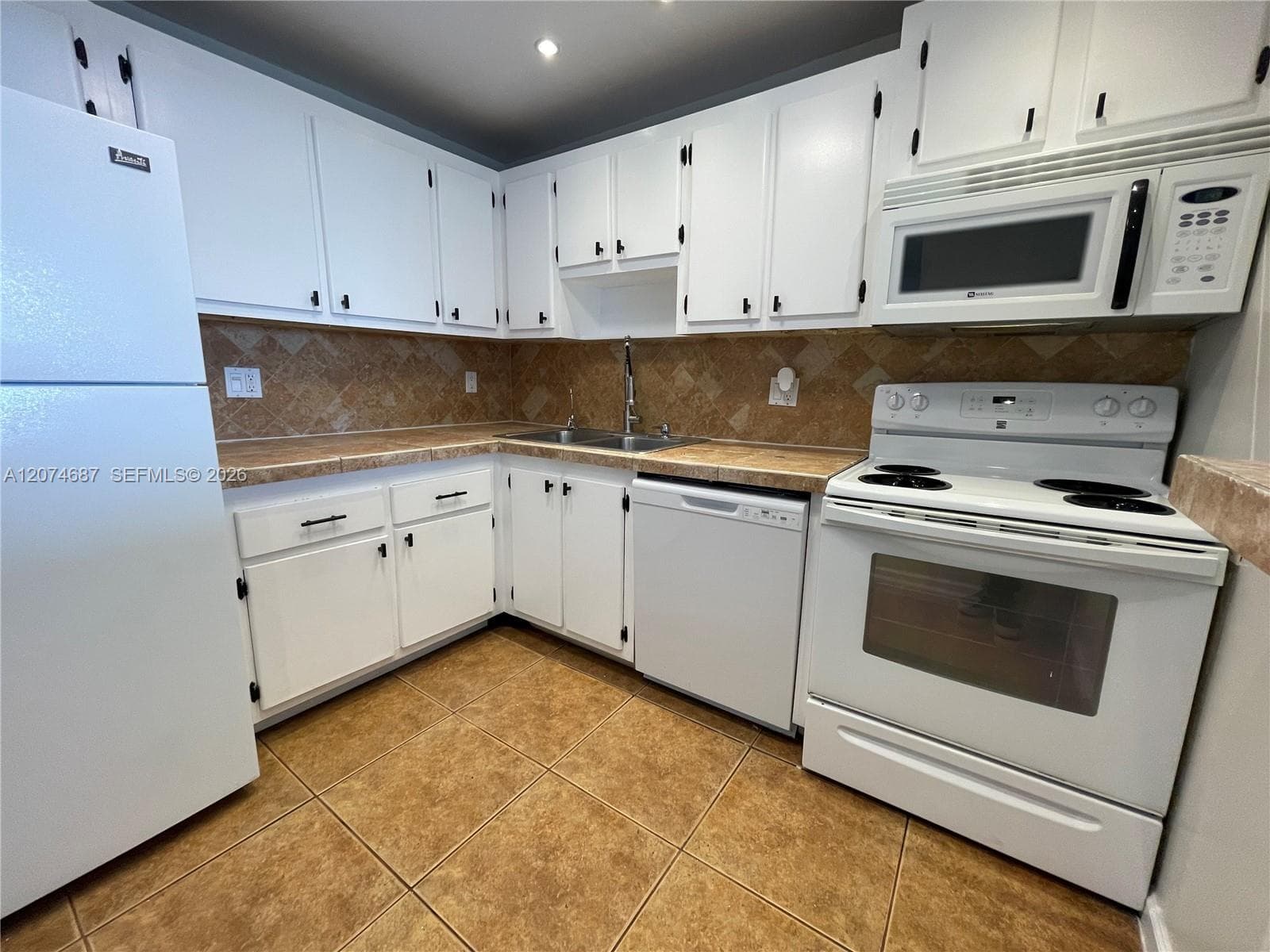 WOODSIDE APTS CONDO · #B621 in North Miami Beach - Photo 25