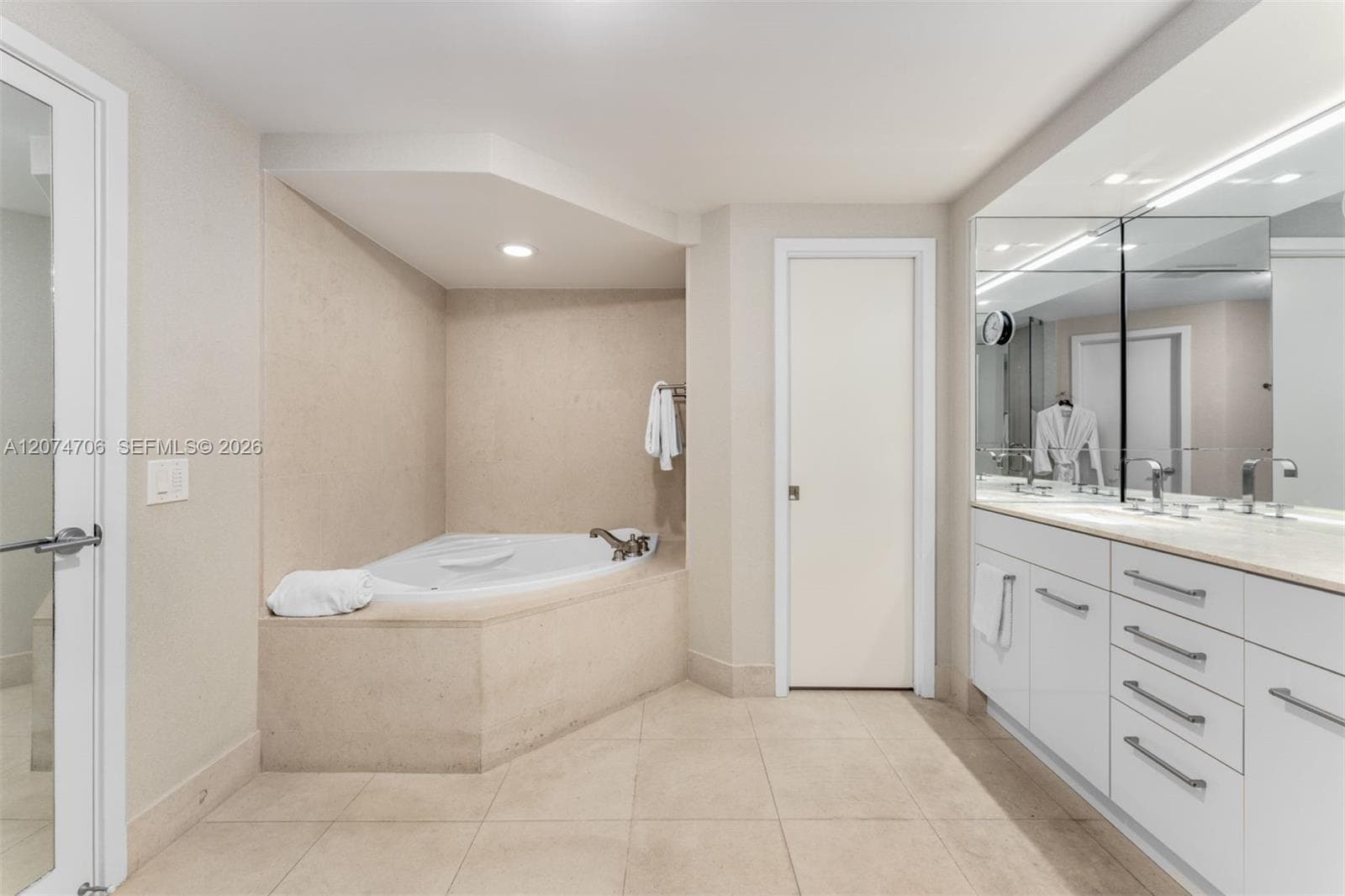 Carillon Miami Beach · #403 in Miami Beach - Photo 32