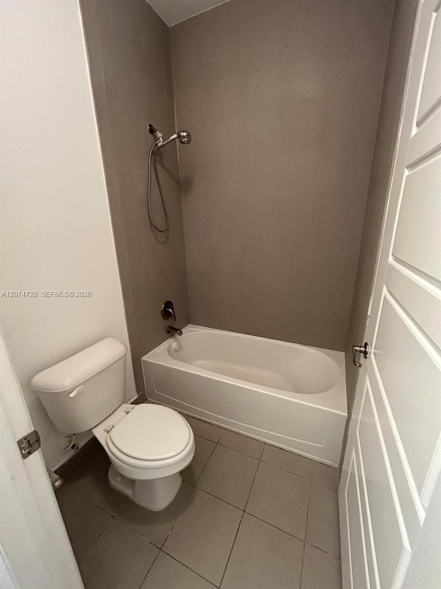 731 NE 193rd St #731 photo 17