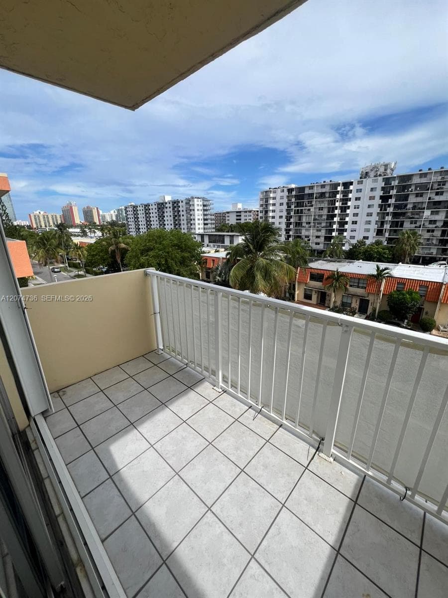 LA CANADIENNE CONDO · #507 in North Miami Beach - Photo 12