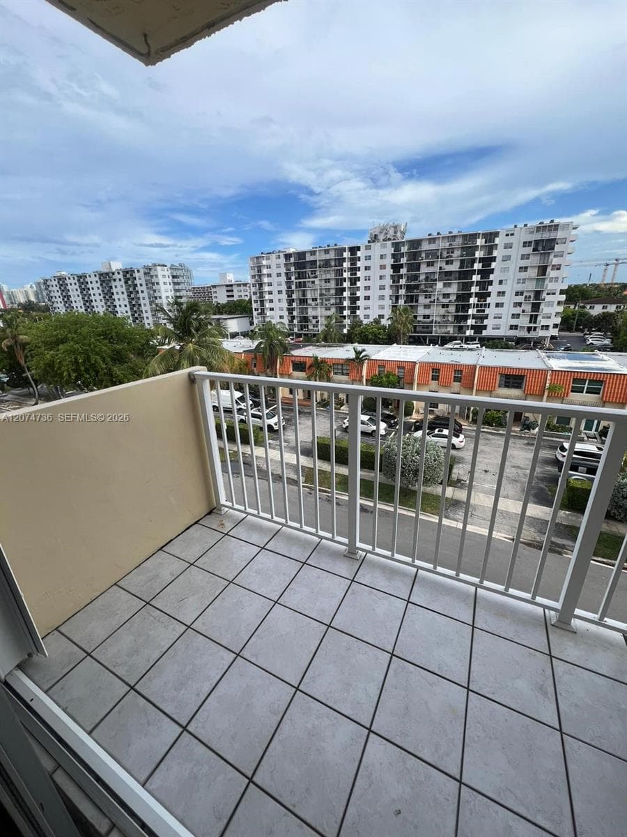 LA CANADIENNE CONDO · #507 in North Miami Beach - Photo 14
