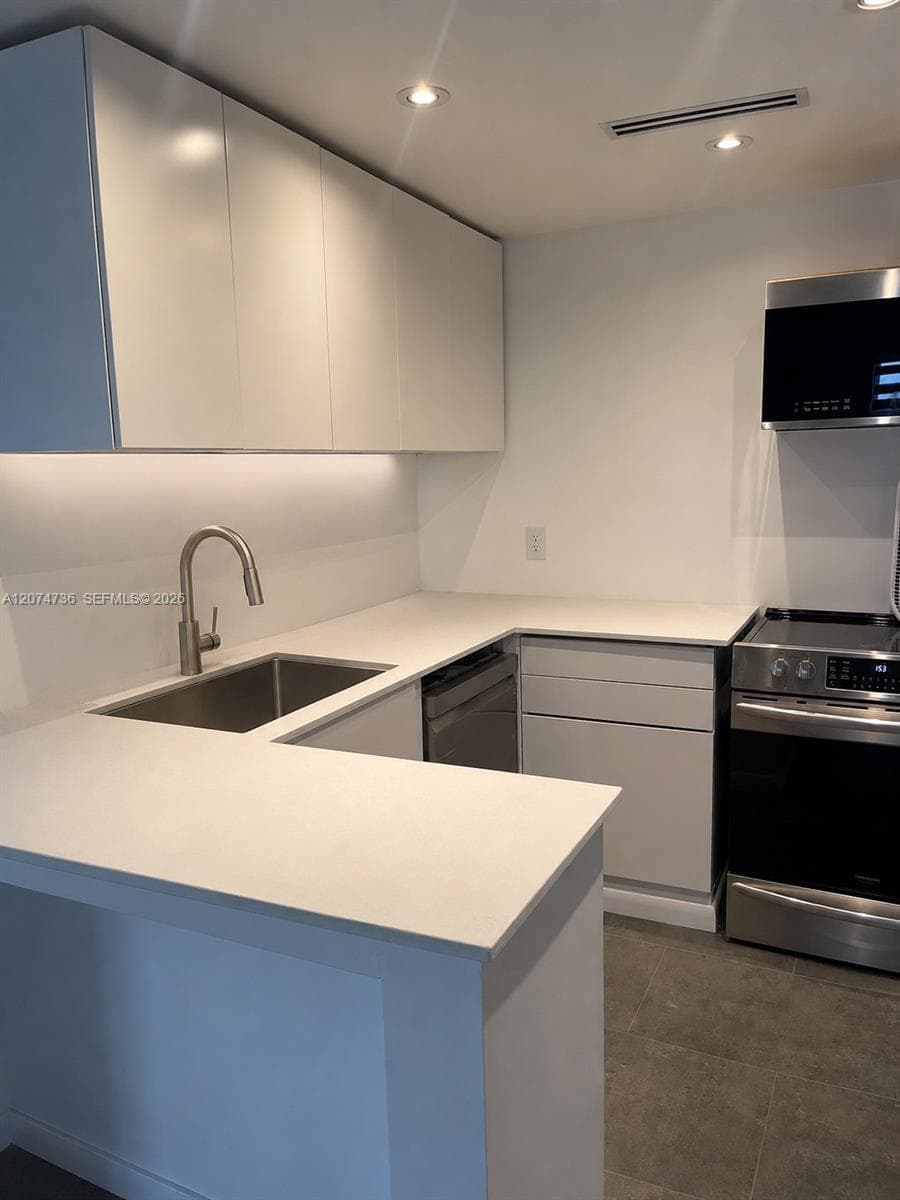 LA CANADIENNE CONDO · #507 in North Miami Beach - Photo 4
