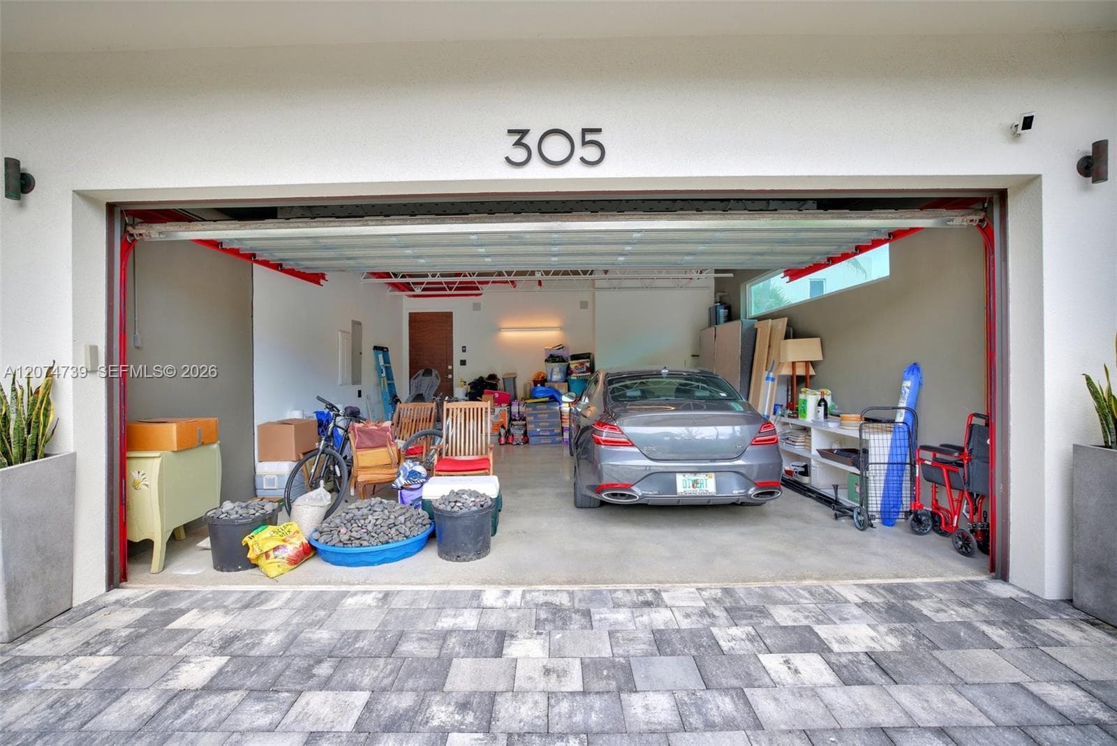 305 Oak St photo 4