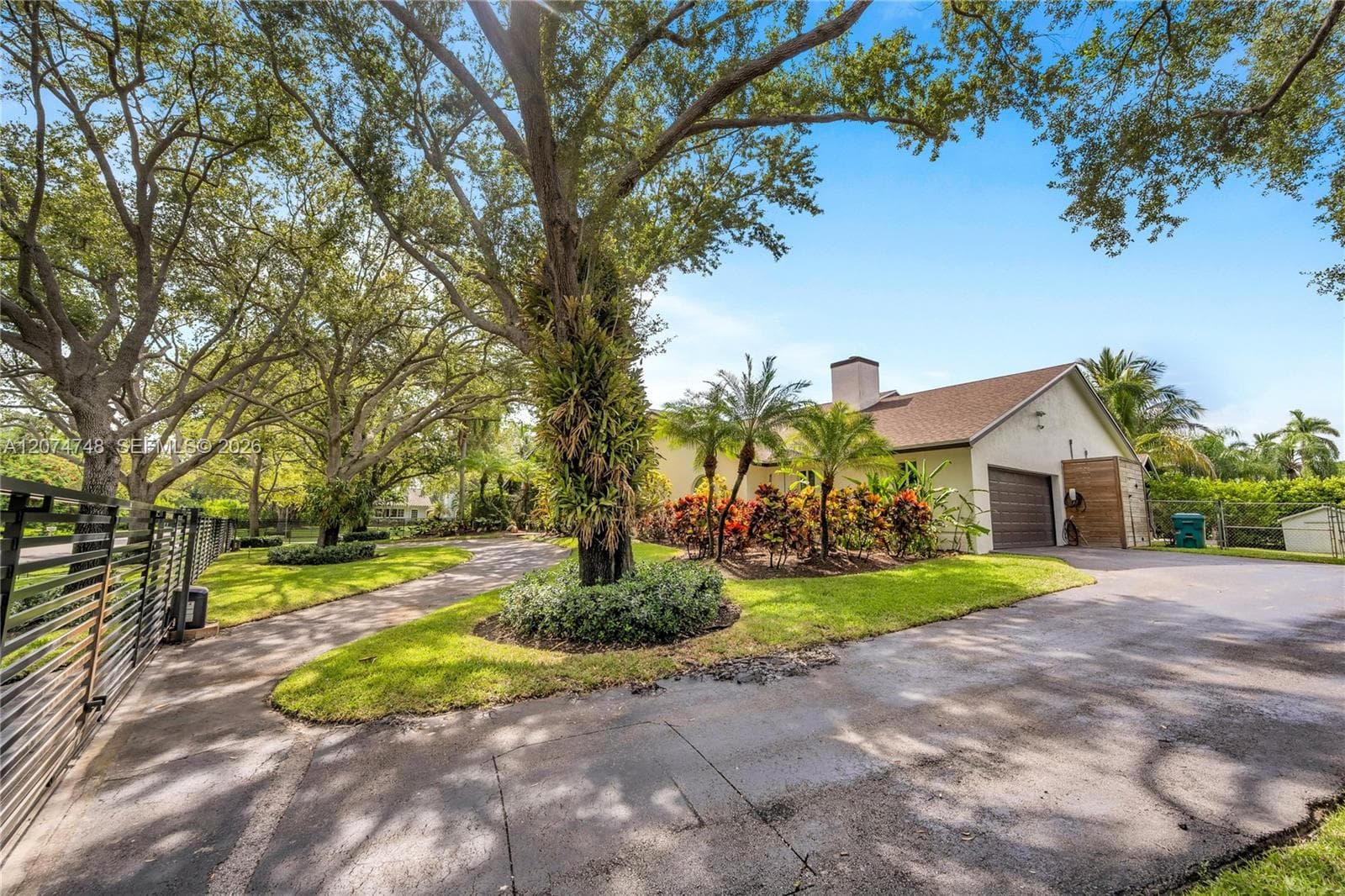 8440 SW 182nd Ter photo 5