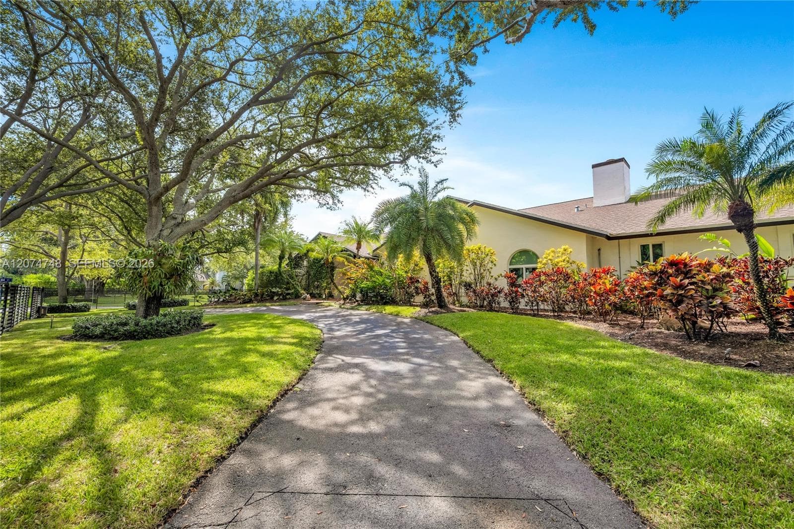 8440 SW 182nd Ter photo 4