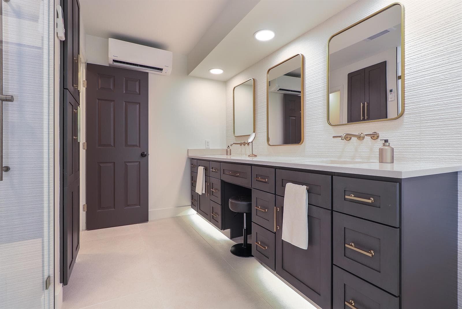 24-Master Bathroom