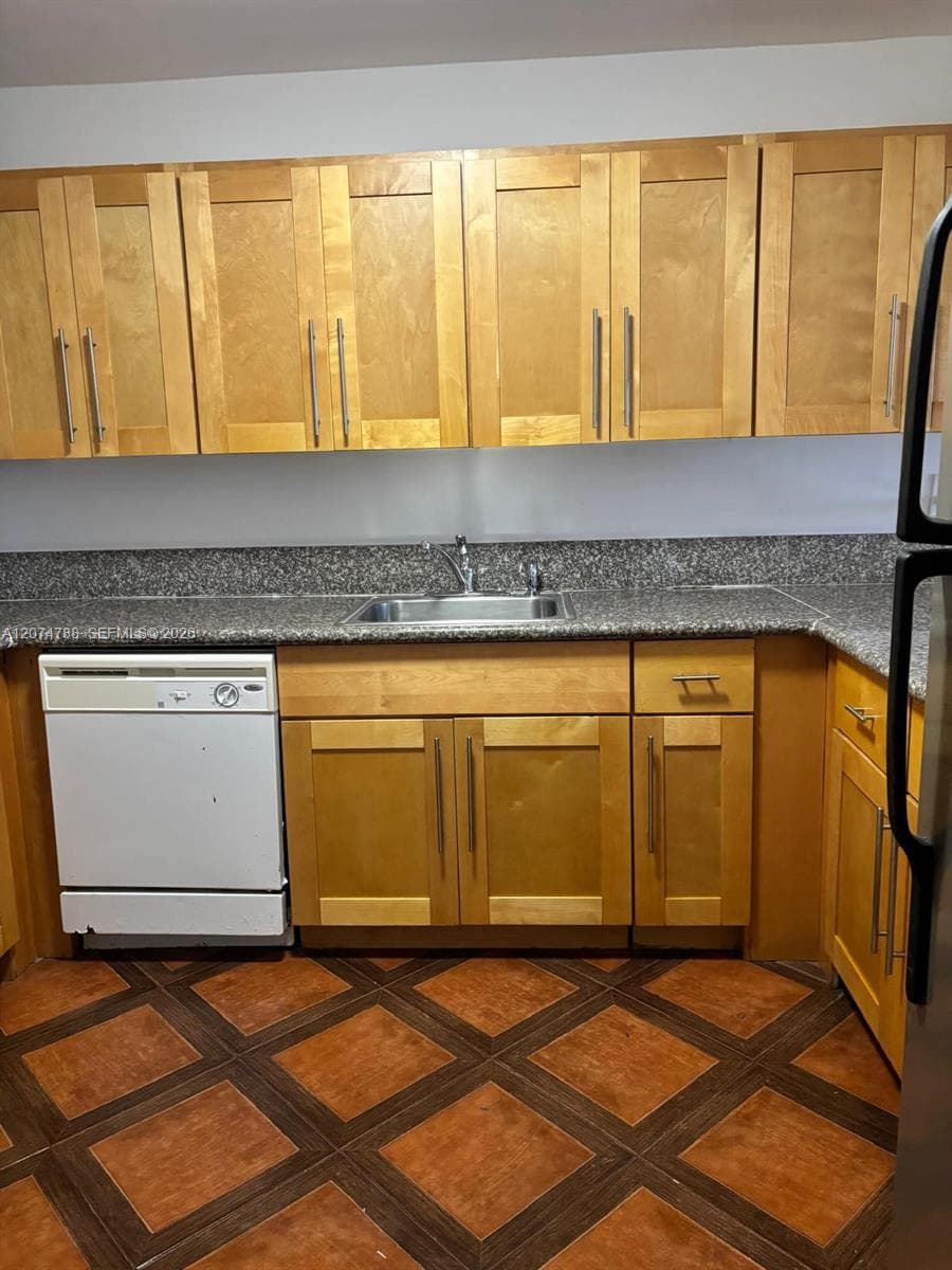 CORAL GATE WEST CONDO · #4-515 in Hialeah - Photo 2