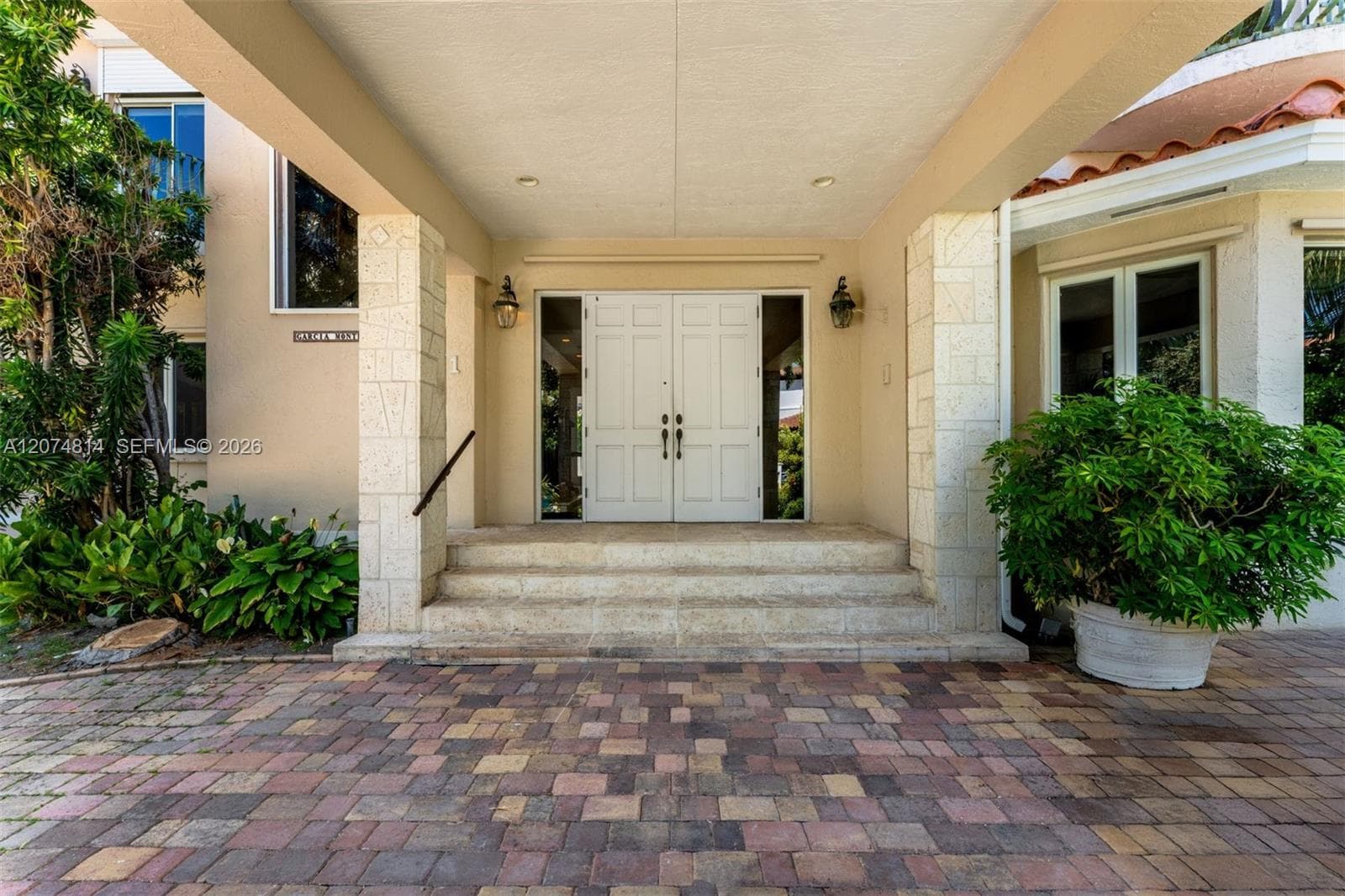 501 Bay Lane photo 3