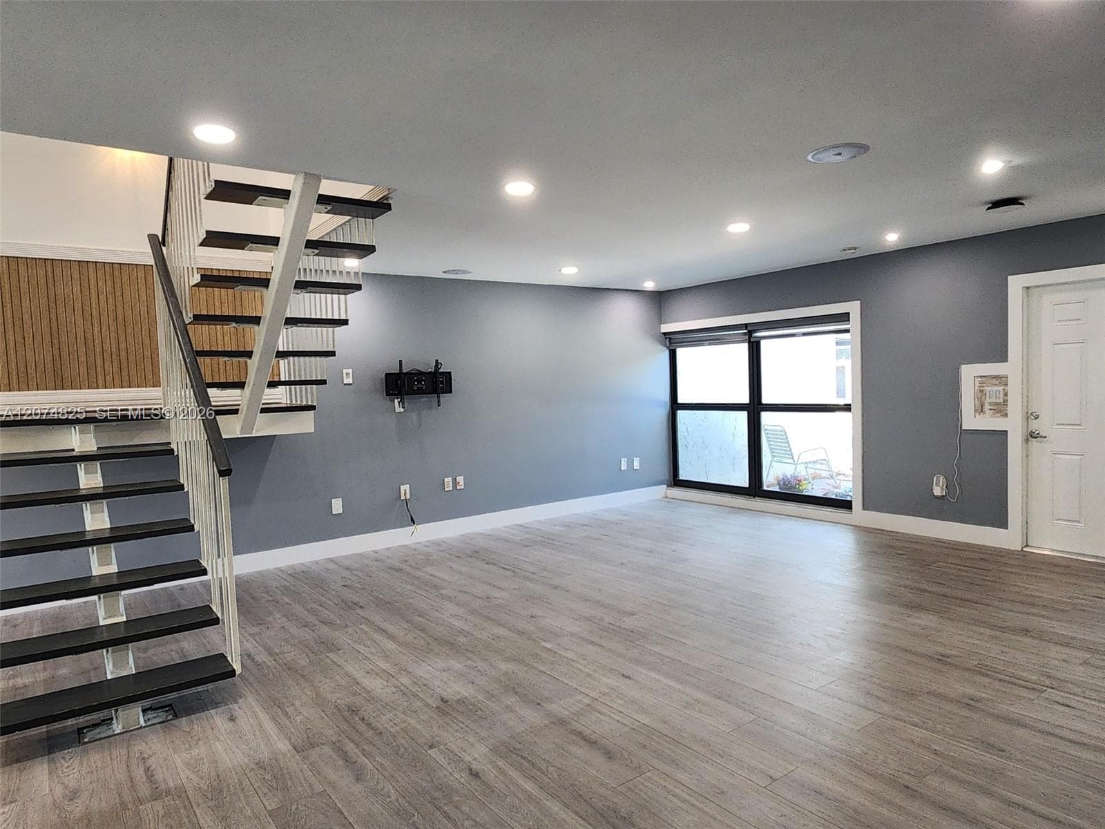 6518 Kendale Lakes Dr #809 photo 2