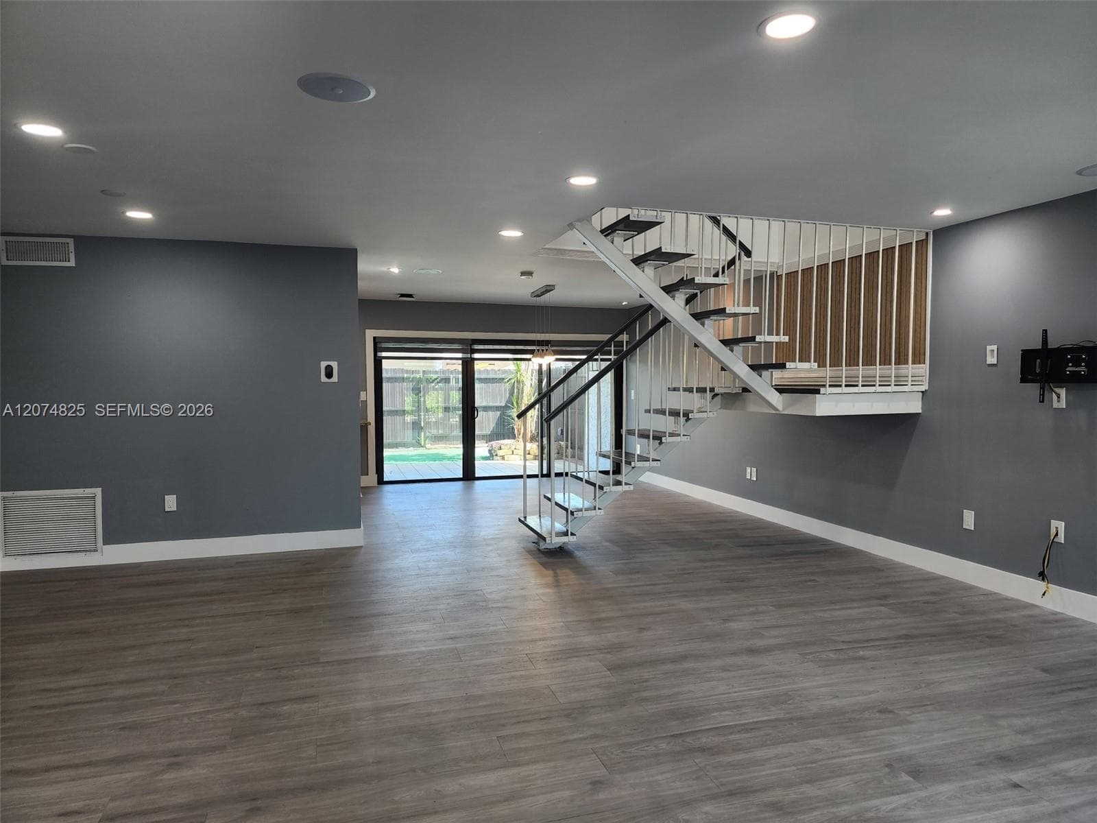 6518 Kendale Lakes Dr #809 photo 1