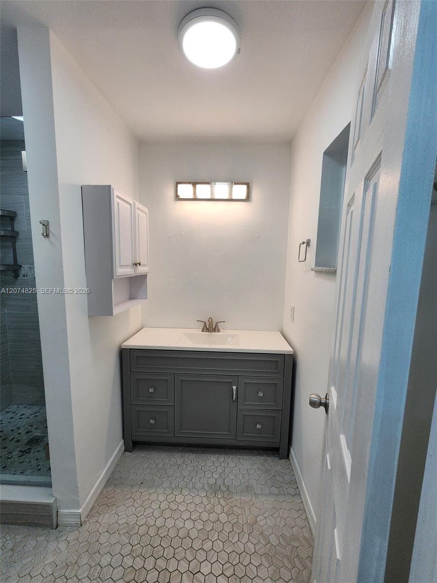 6518 Kendale Lakes Dr #809 photo 15