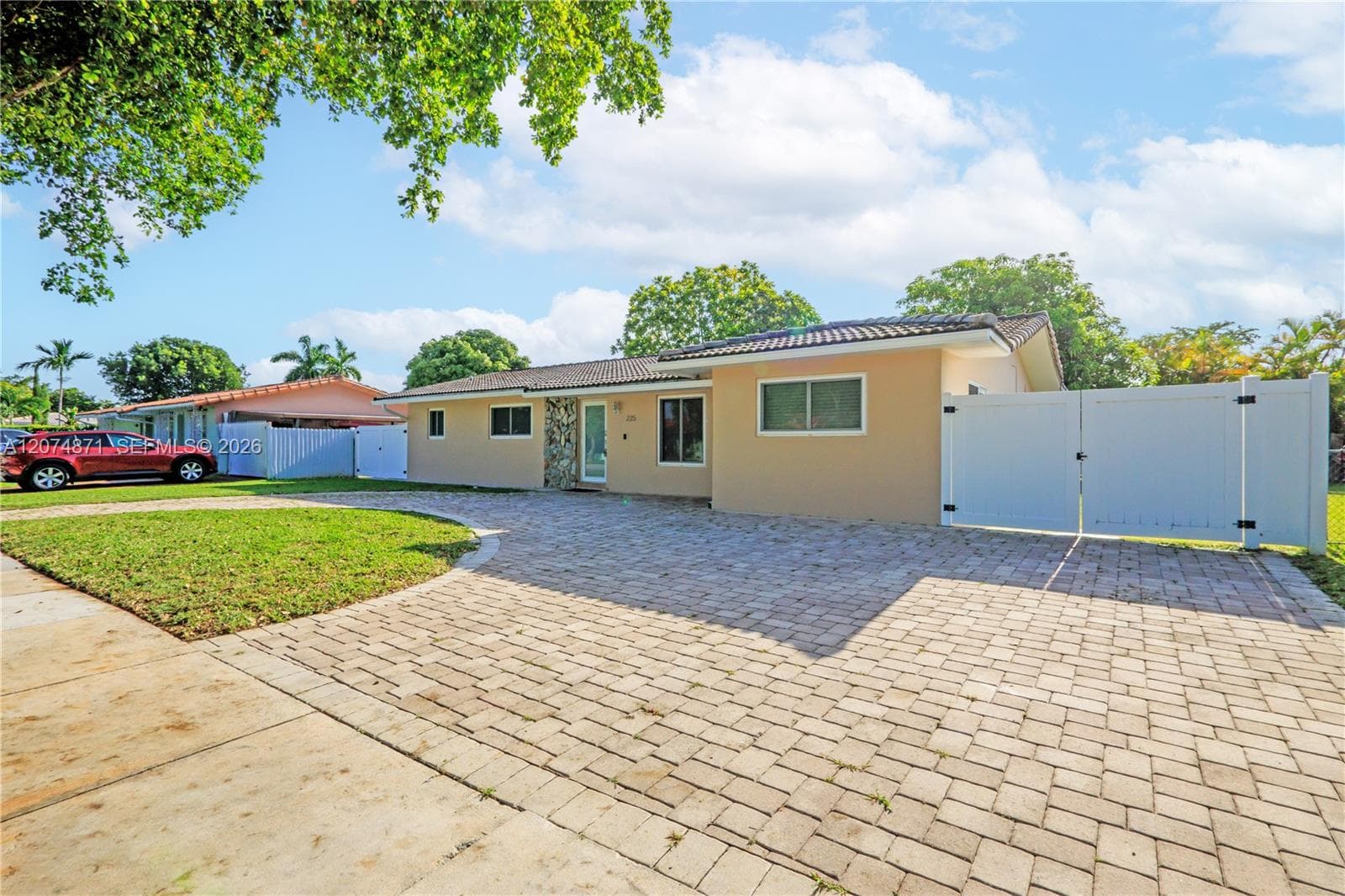 225 SW 102nd Pl photo 6