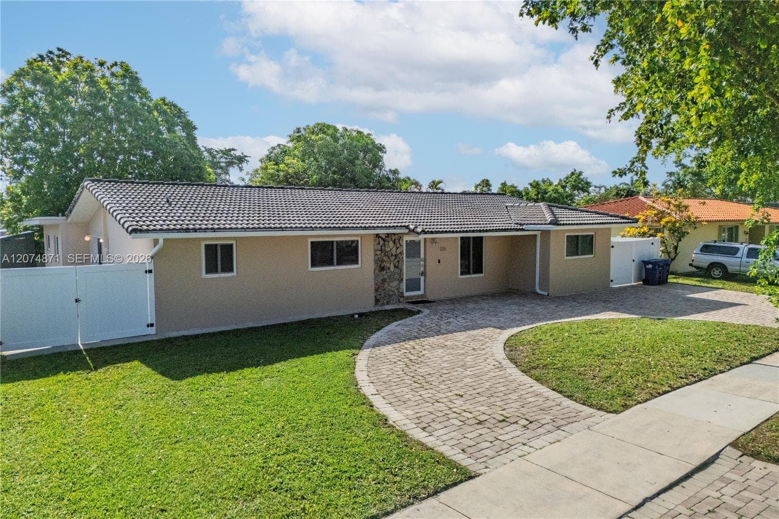 225 SW 102nd Pl photo 3