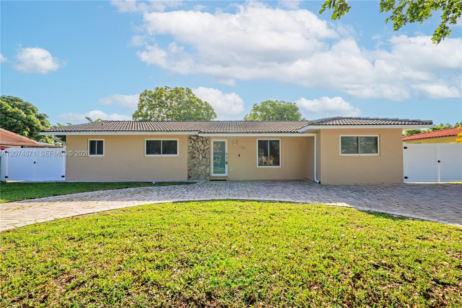 225 SW 102nd Pl photo 14