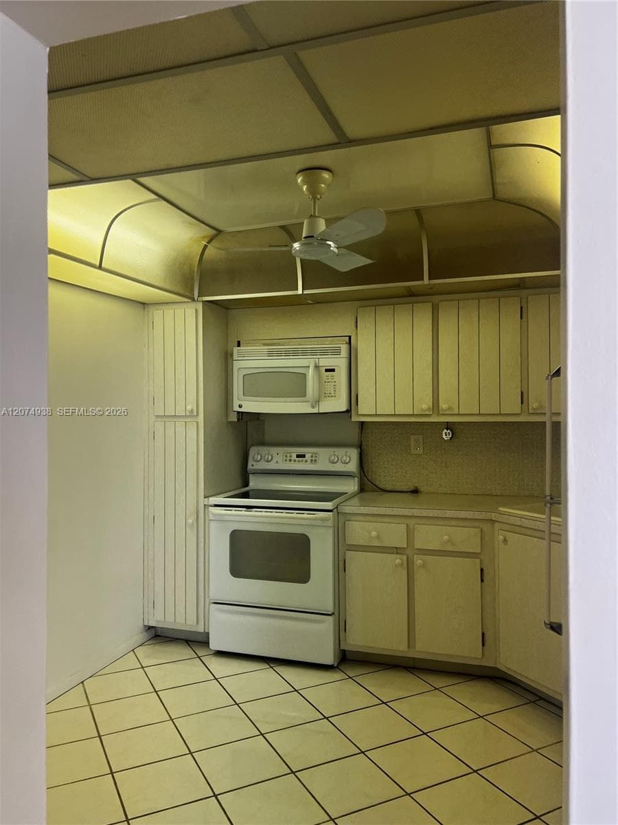 COMMODORE PLAZA CONDO · #807 in Aventura - Photo 5