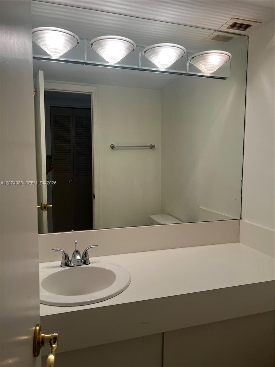 COMMODORE PLAZA CONDO · #807 in Aventura - Photo 9