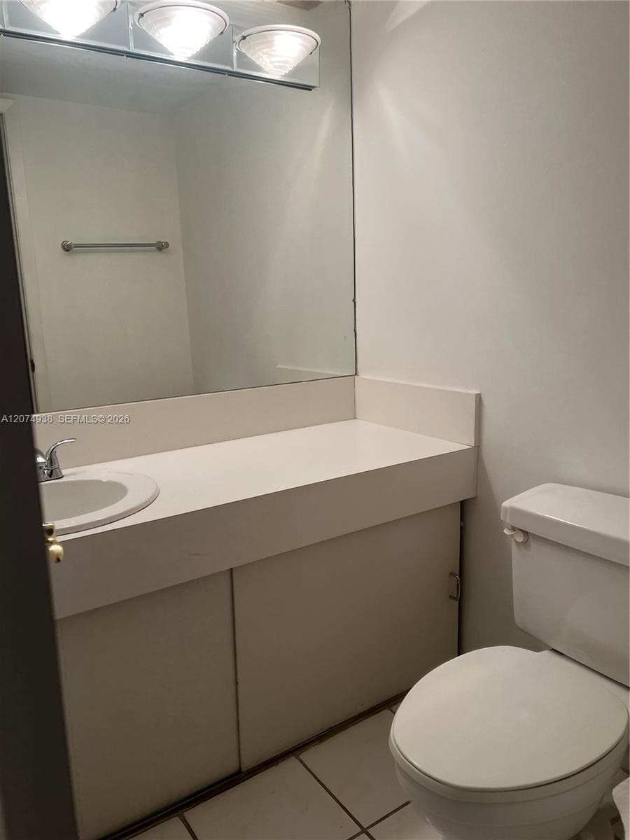 COMMODORE PLAZA CONDO · #807 in Aventura - Photo 10