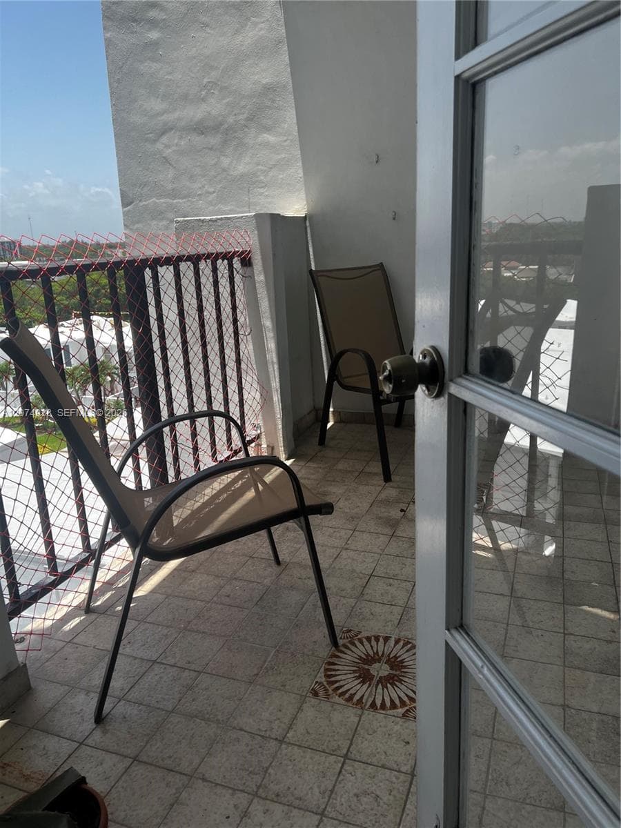 COMMODORE PLAZA CONDO · #807 in Aventura - Photo 14