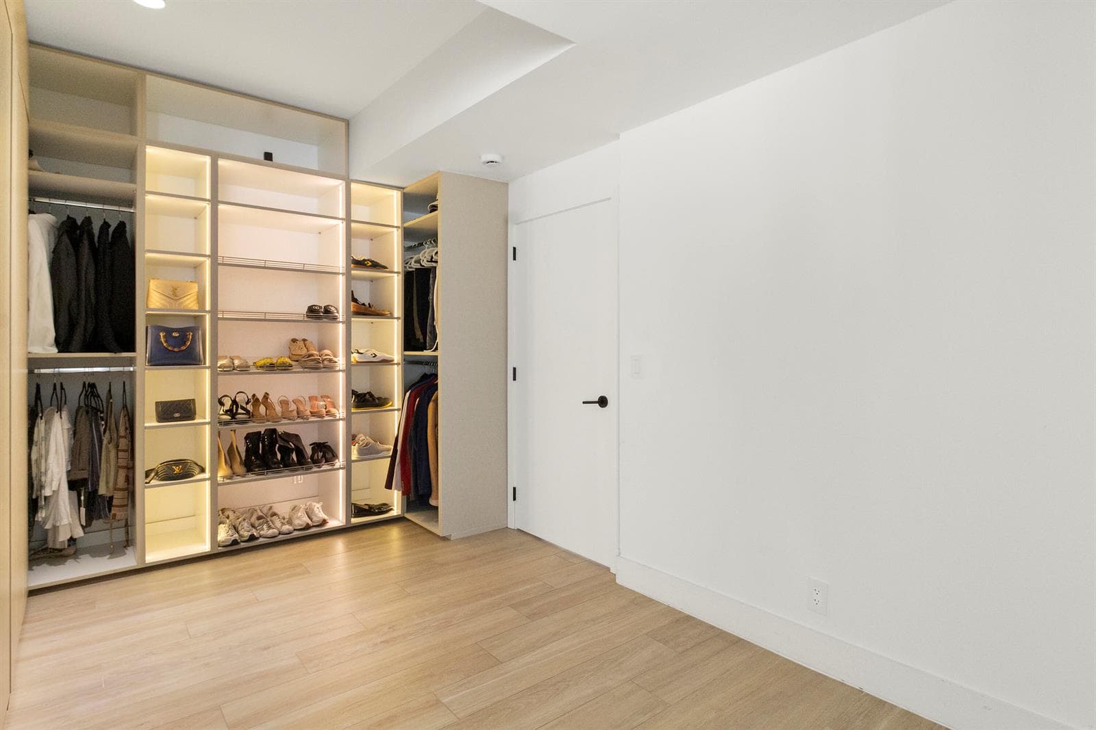 Primary suite closet