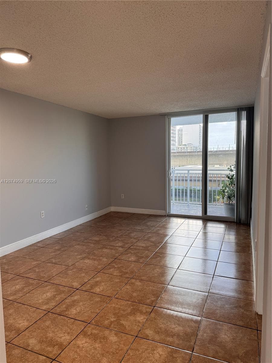 MADISON DOWNTOWN CONDO · #W-506 in Miami - Photo 12