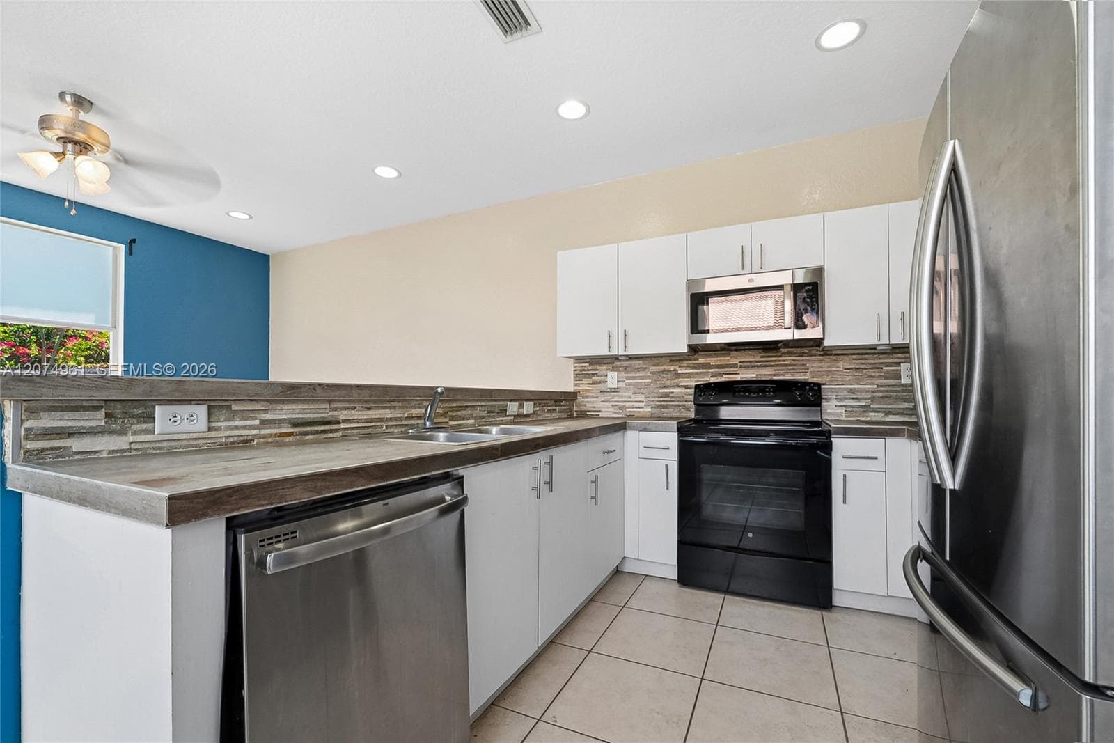 1567 SE 20th Ave photo 3