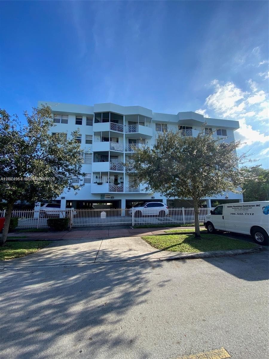 LISETTE CONDO · #206 in Miami Beach - Photo 3